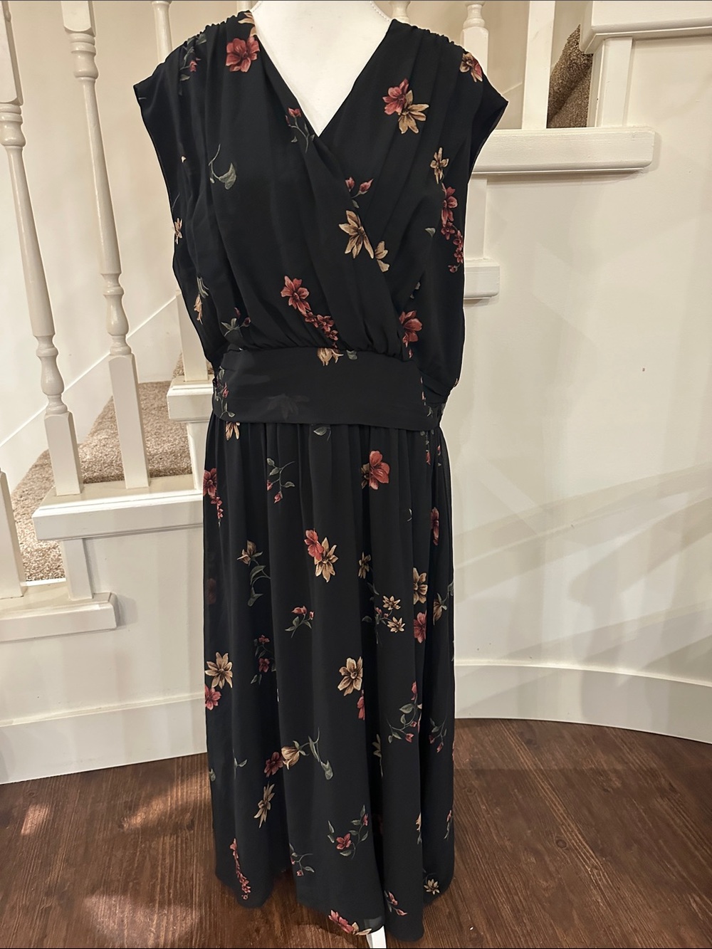 Nwt. Reitmans floral dress